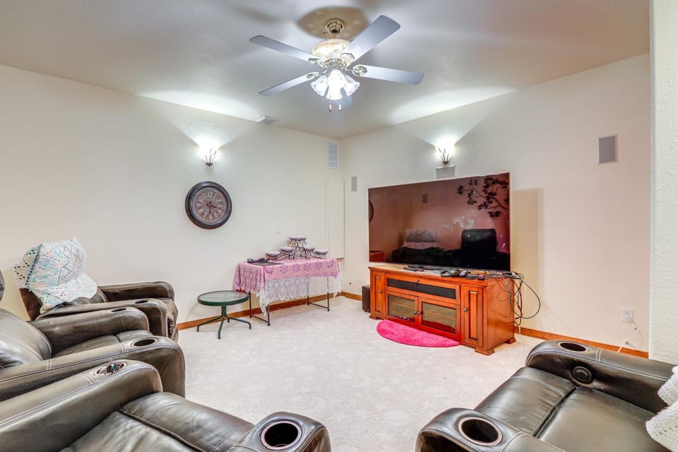 7 Mi to Dtwn Denver: Lakefront Gem w/ Dock! Apartment in Denver