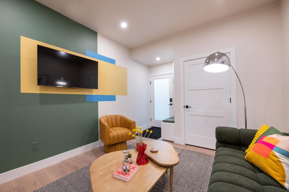 Bright retreat near Tennyson w full kitchen House in Denver