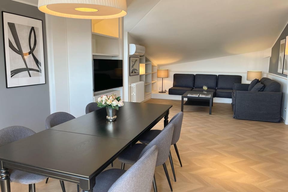 Living room, Seating area, Dining area