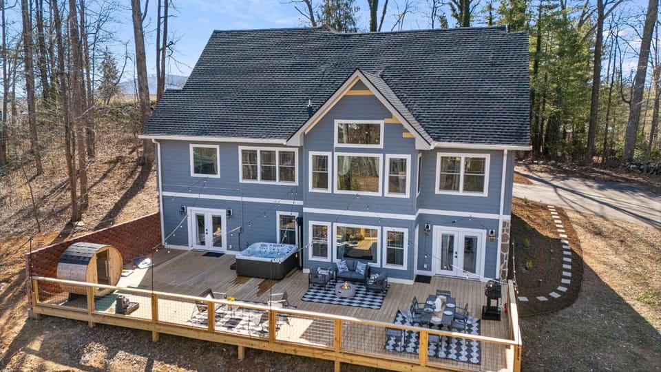 Secluded 5BR Stay,HotTub,Sauna,GameRoom,FirePit House in Tennessee
