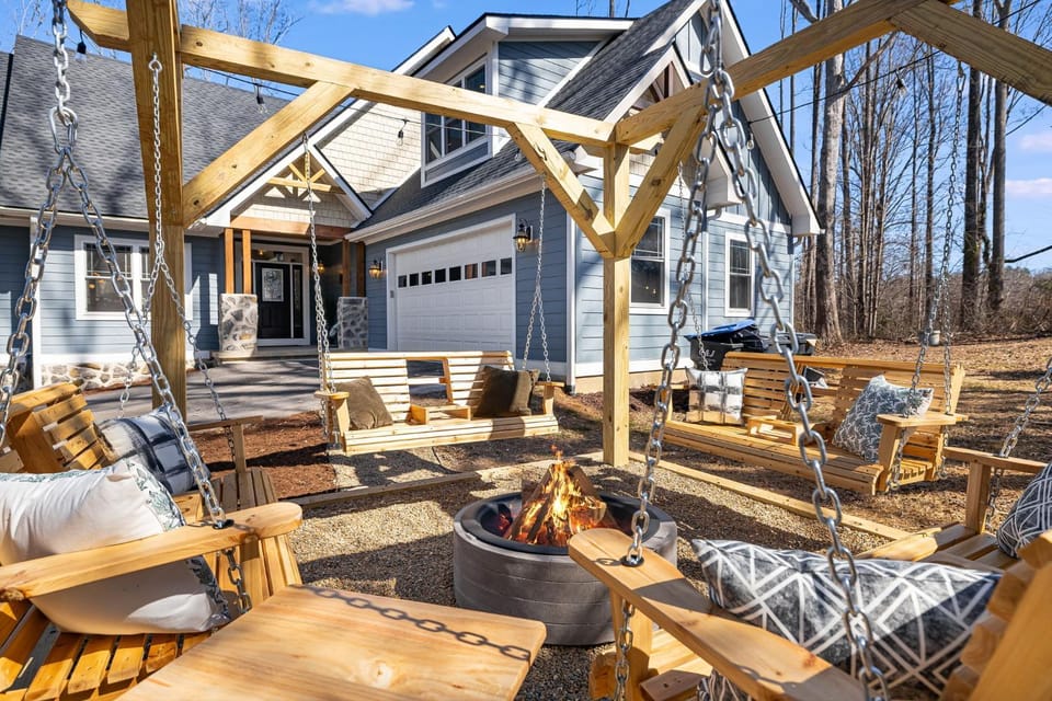Secluded 5BR Stay,HotTub,Sauna,GameRoom,FirePit House in Tennessee