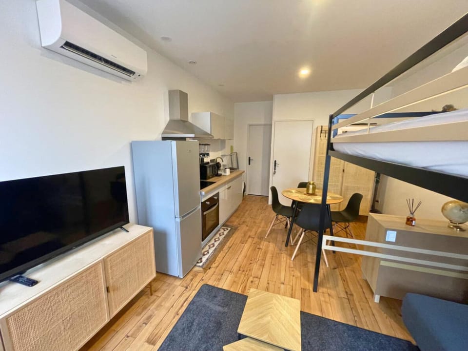 Communal lounge/ TV room, TV and multimedia, Living room, Dining area, Bedroom