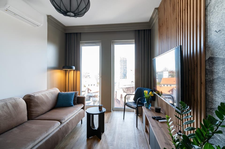 TV and multimedia, Living room, Seating area, air conditioner
