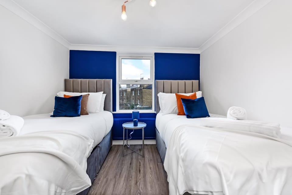 Spacious 2bed in Hampstead Close to Transport Apartment in London Borough of Camden