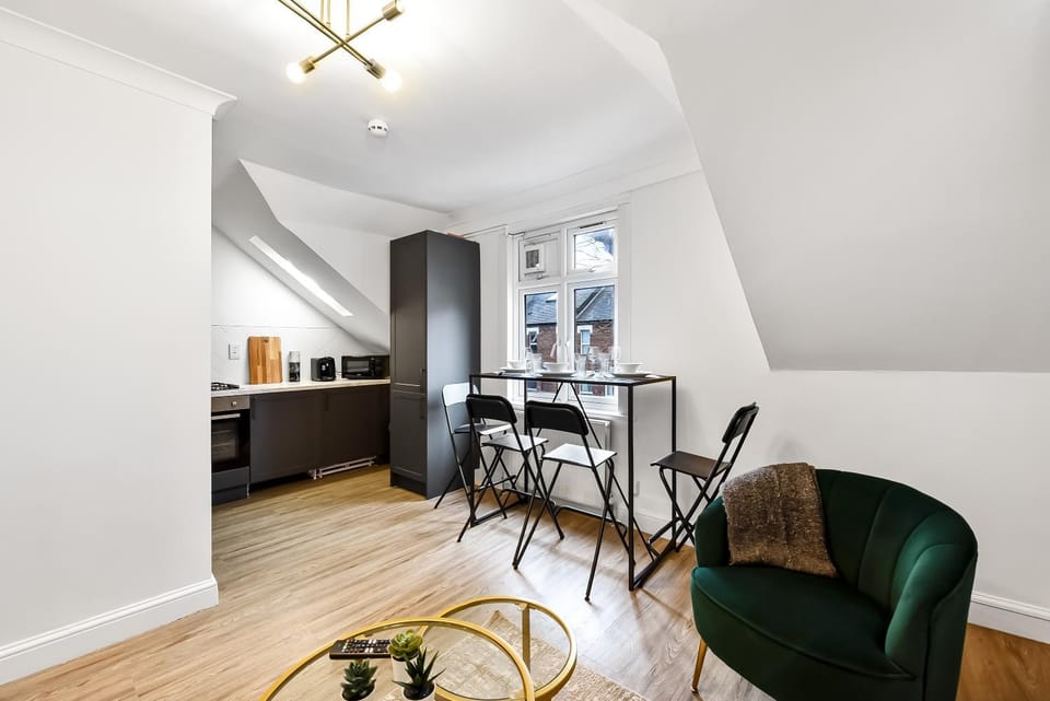 Spacious 2bed in Hampstead Close to Transport Apartment in London Borough of Camden