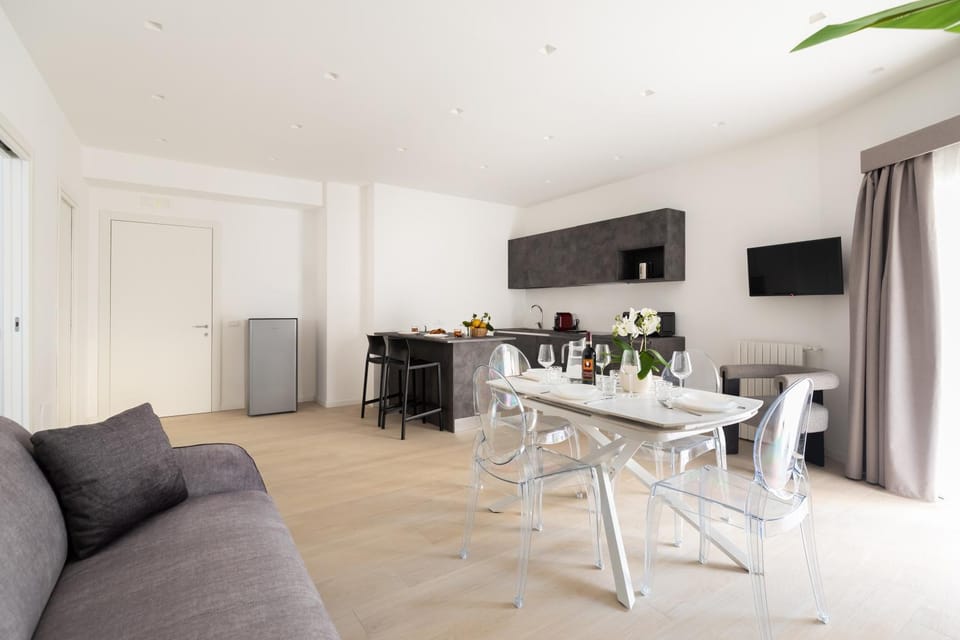 Kitchen or kitchenette, Living room, Dining area