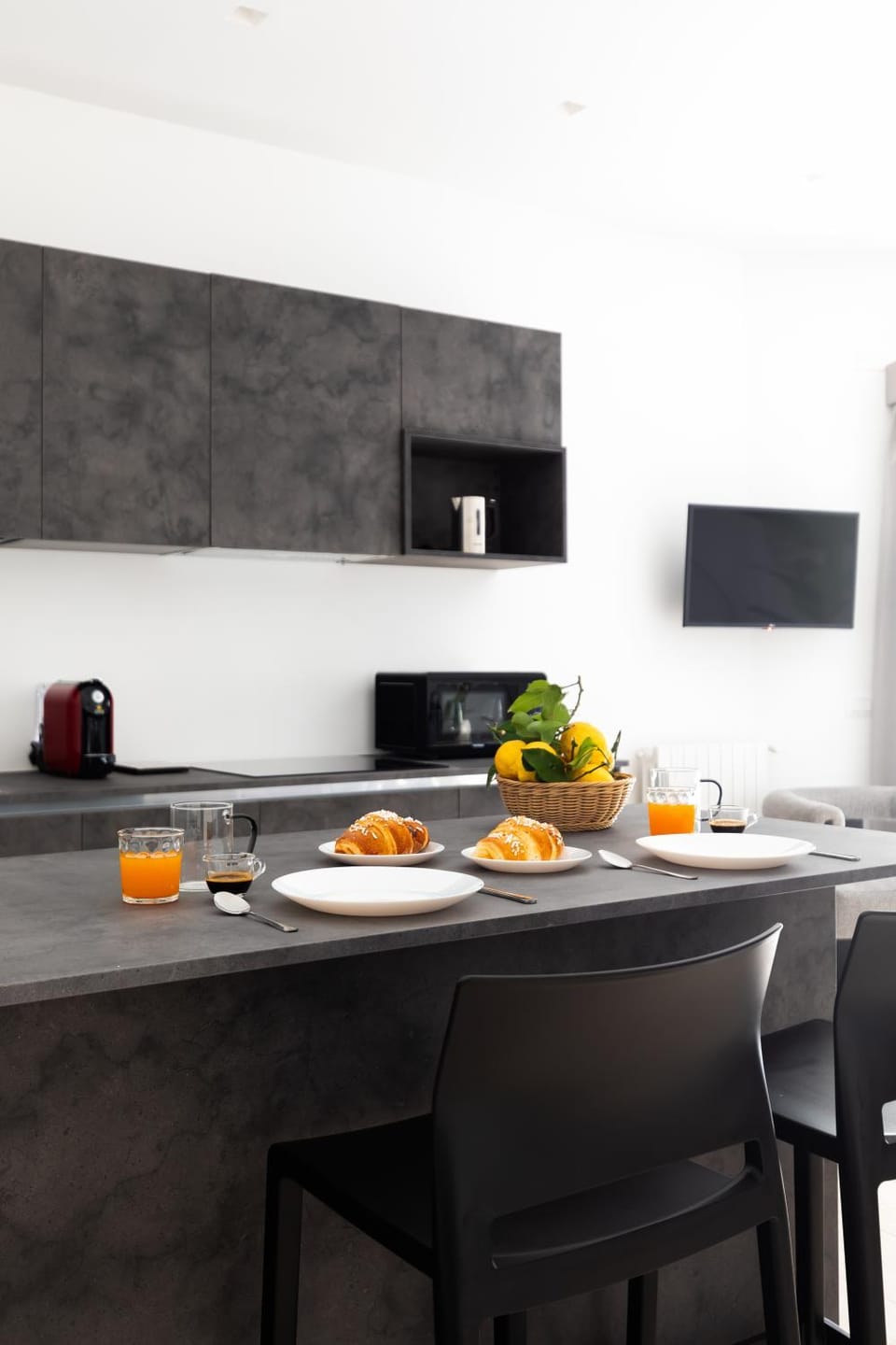 Kitchen or kitchenette, Dining area, stove