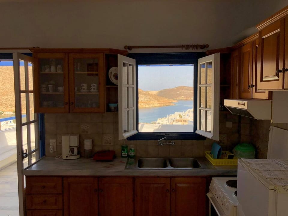 Kitchen or kitchenette, Sea view, oven