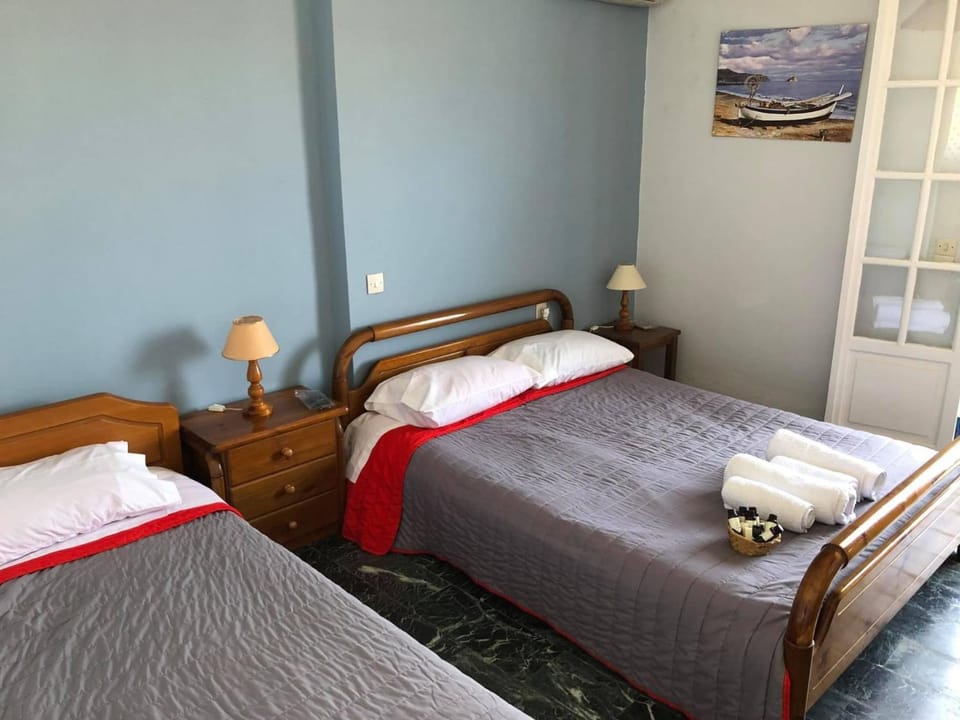 Bed, Photo of the whole room, Bedroom, towels, towels