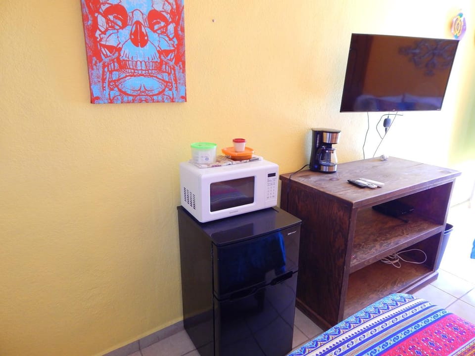 TV and multimedia, Coffee/tea facilities, Living room, microwave