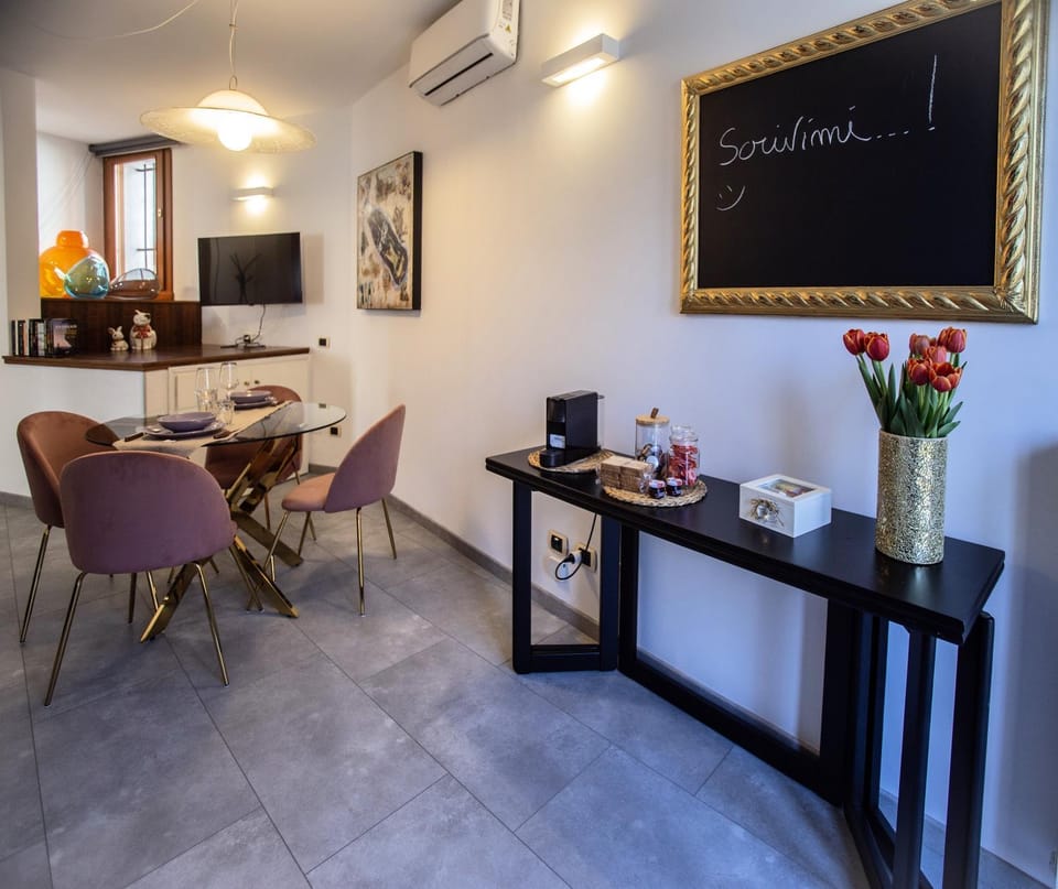 TV and multimedia, Kitchen or kitchenette, Living room, Seating area, Dining area, air conditioner