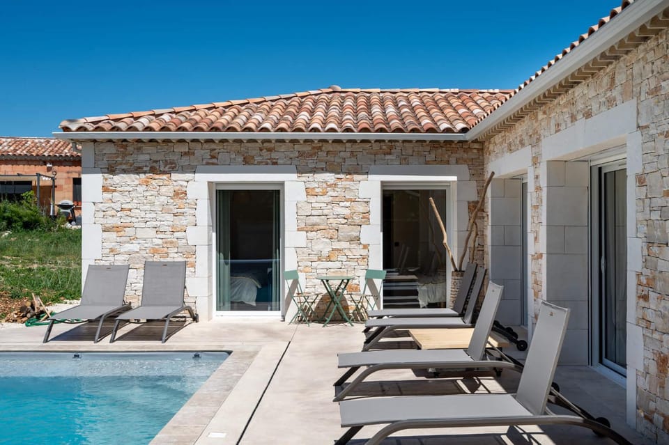 Patio, Day, Pool view, Swimming pool, sunbed