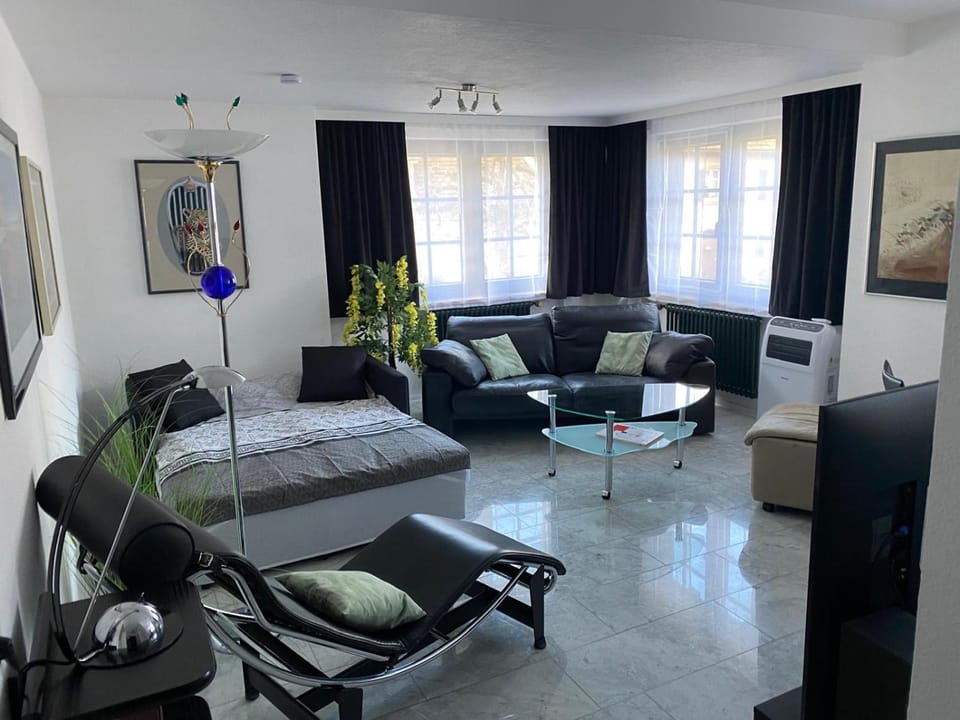 Bed, TV and multimedia, Living room, Photo of the whole room, Bedroom