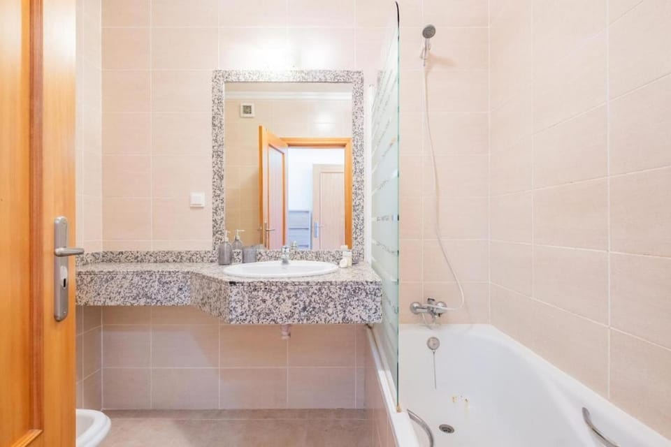 Toilet, Bathroom, Bath, towels