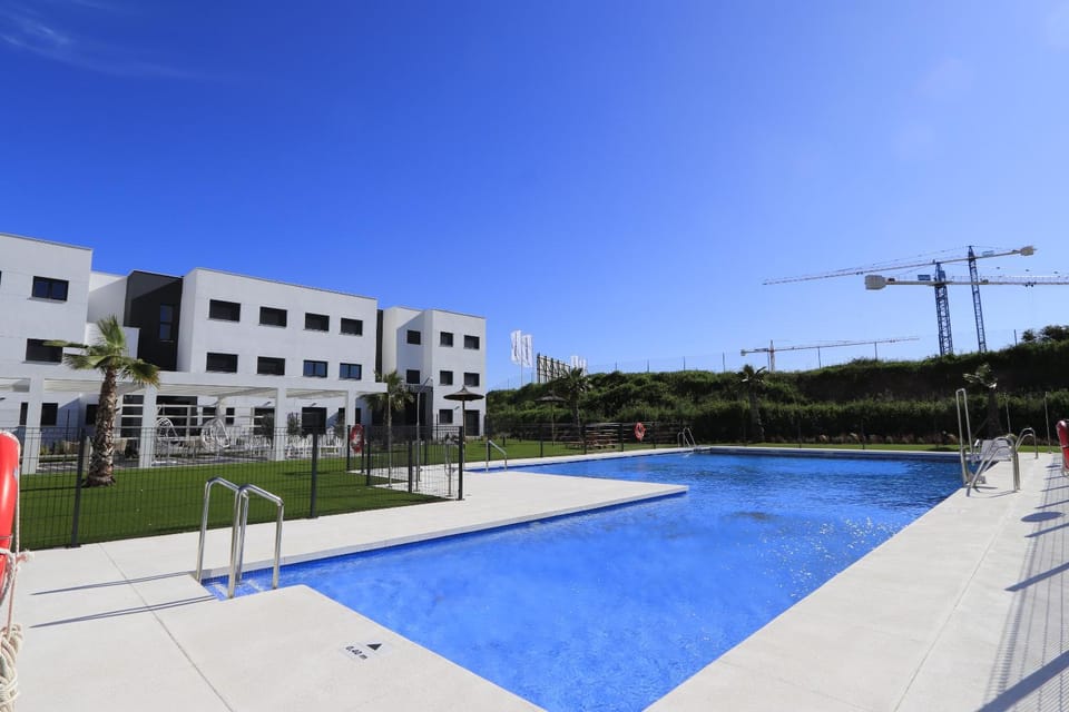 Property building, Day, Pool view, Swimming pool, sunbed