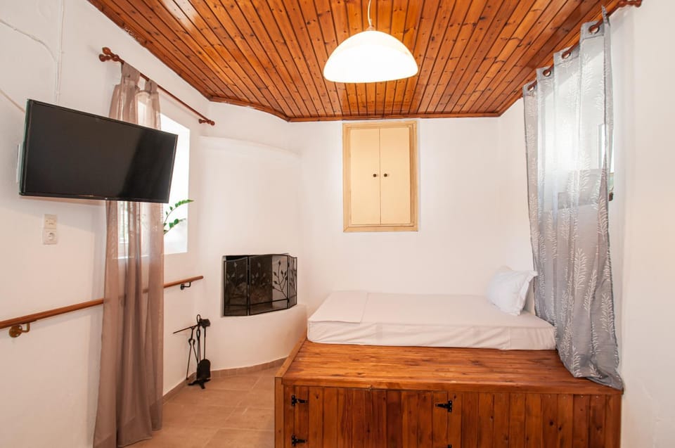 Bed, TV and multimedia