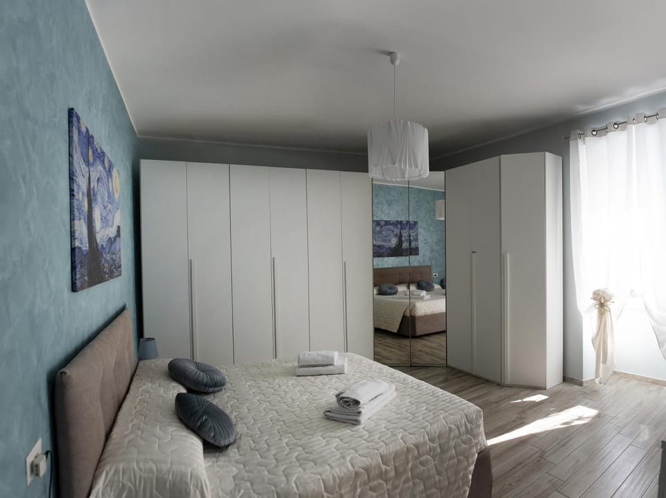 Bed, Photo of the whole room, Bedroom, towels, wardrobe