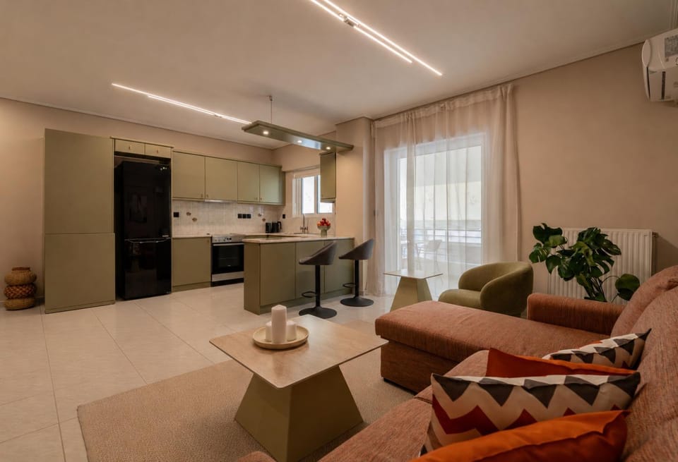 Kitchen or kitchenette, Living room, Seating area, oven