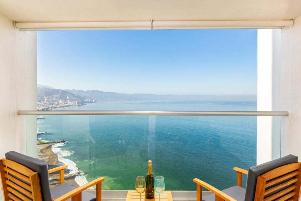 Day, Natural landscape, View (from property/room), Balcony/Terrace, Seating area, Lake view, Mountain view, Sea view