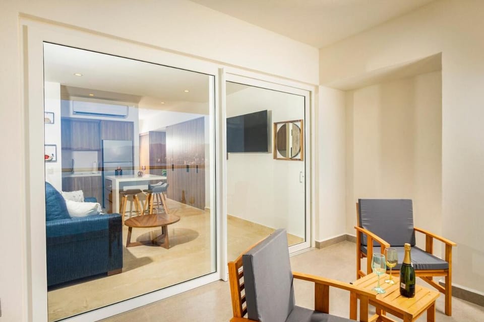 TV and multimedia, Living room, Seating area, Evening entertainment