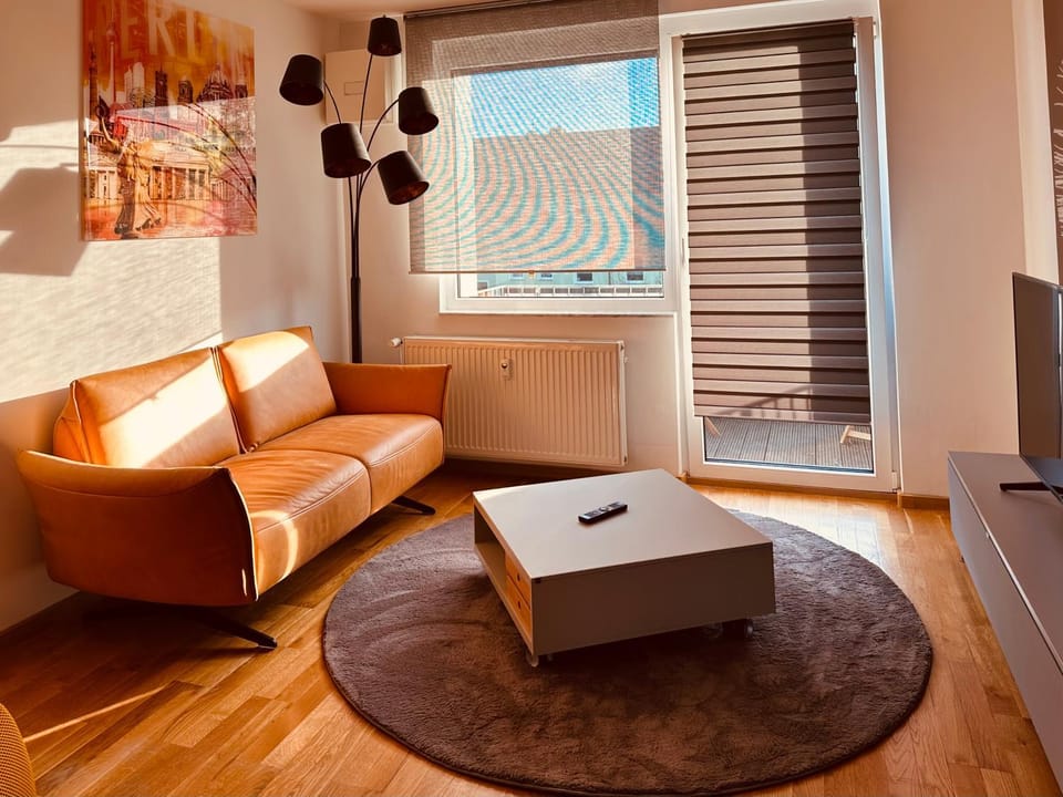 Senfzimmer mit Balkon Apartment in Magdeburg