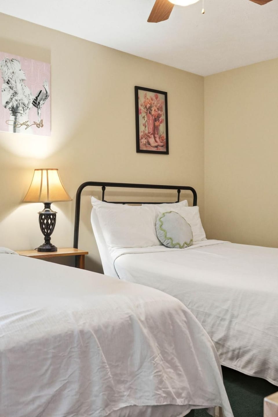 Cozy Smoky Mountain Escape w/ Private Deck & Community Pool Apartment in Pigeon Forge