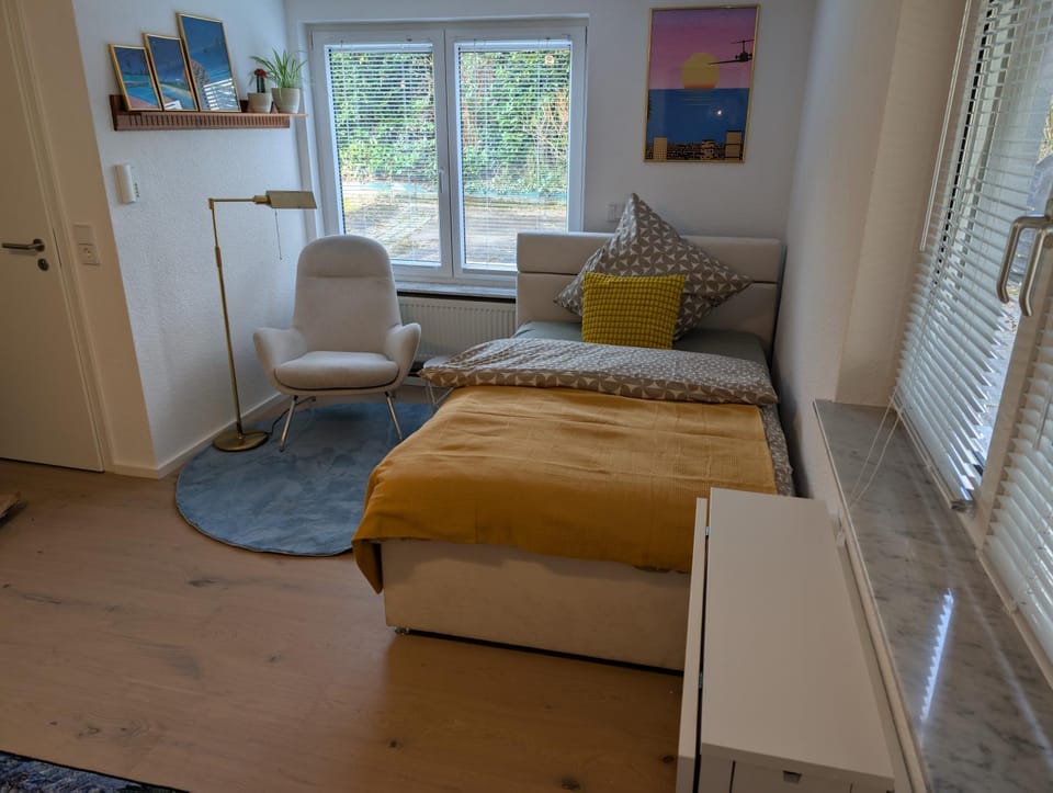 Bed, Seating area, Bedroom