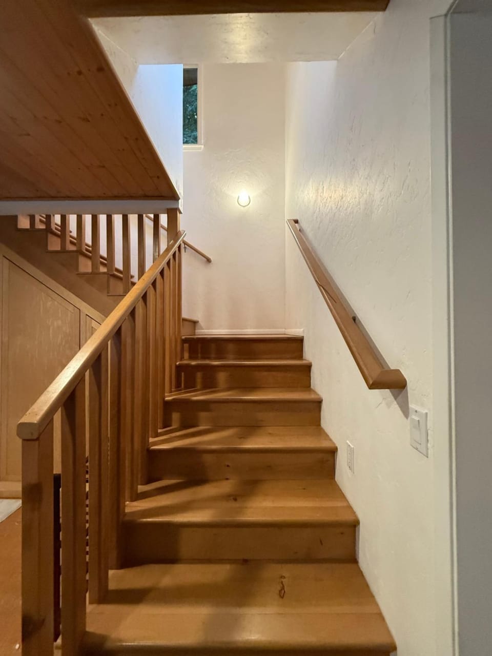 Ravens Nest Tranquil Forest Suite 5 min to Downtown Arcata with Stunning Redwood Views Apartment in Arcata