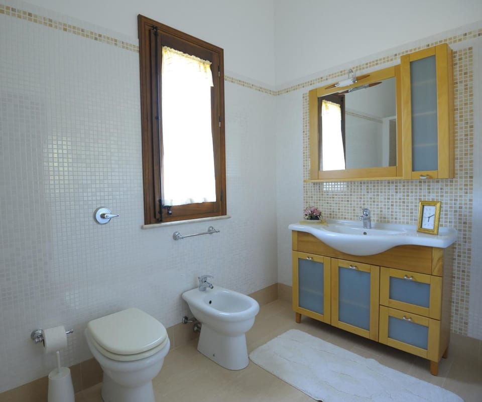 Toilet, Bathroom, bidet, towels