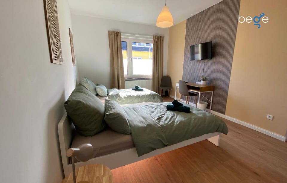 Bed, Photo of the whole room, Seating area, Bedroom
