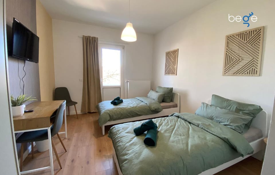 TV and multimedia, Photo of the whole room, Seating area, Bedroom