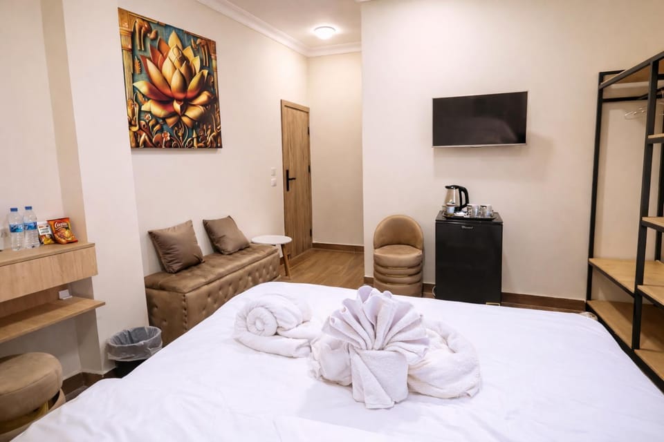 Bed, TV and multimedia, minibar