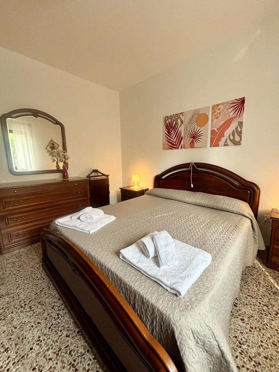Bed, Photo of the whole room, Bedroom, towels