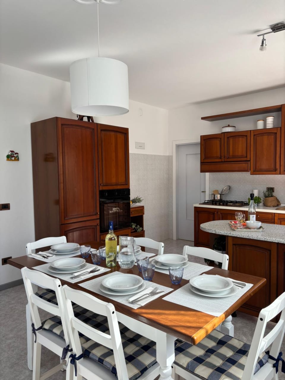 Kitchen or kitchenette, Dining area, oven, stove