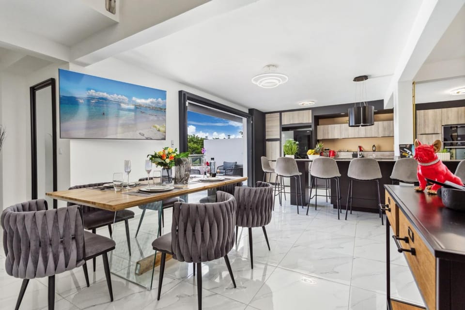 Living room, Dining area