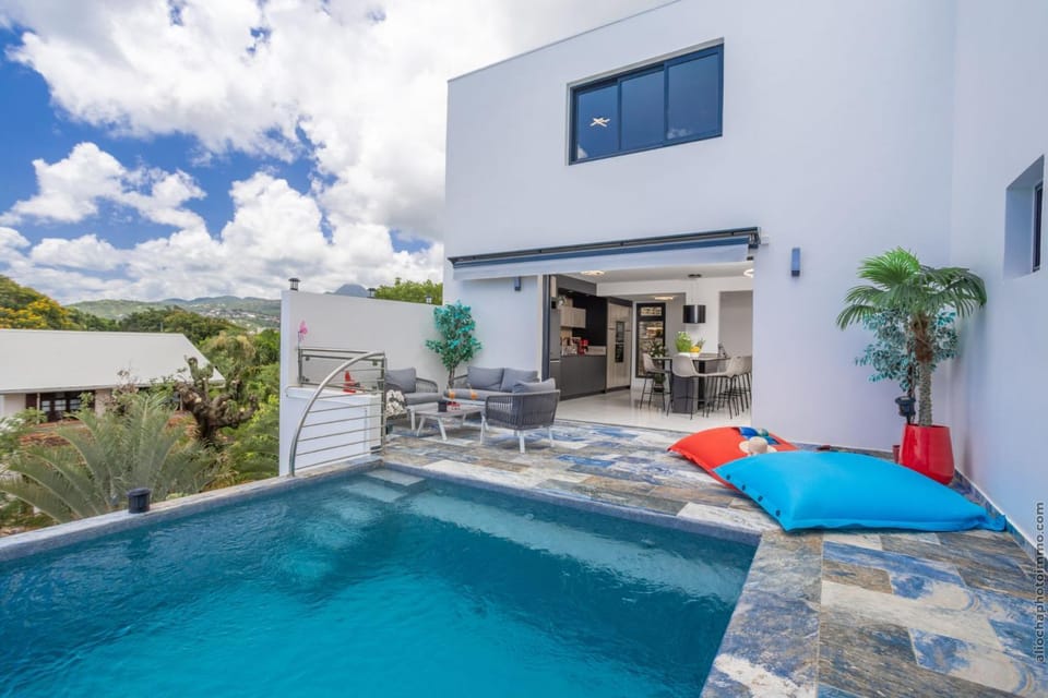 Patio, View (from property/room), Balcony/Terrace, Swimming pool, sunbed