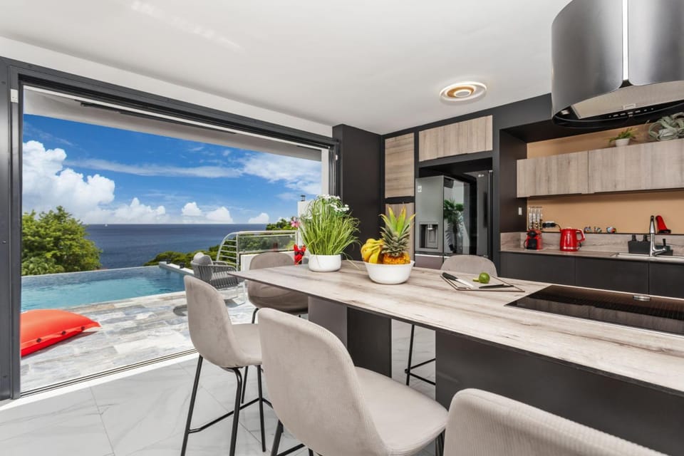 Balcony/Terrace, Dining area, Pool view, Swimming pool