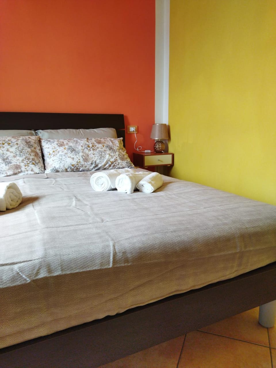 Photo of the whole room, Bedroom, towels