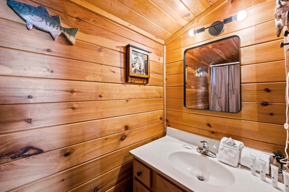 Privacy Hot Tub Games Jacuzzi Updated 2024 House in Gatlinburg