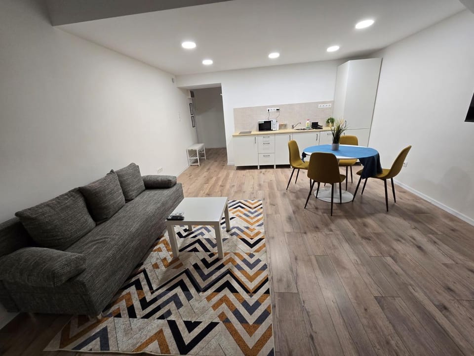Kitchen or kitchenette, Living room, Seating area, Dining area