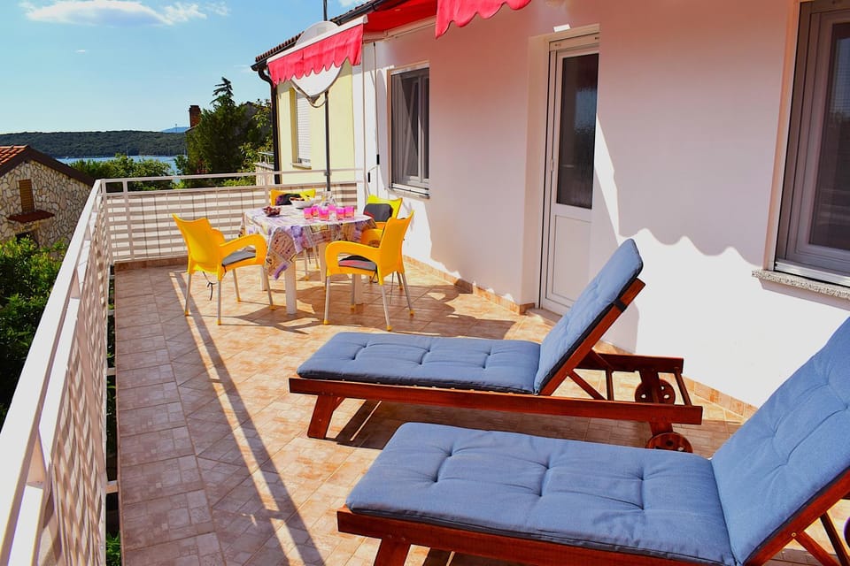 View (from property/room), Balcony/Terrace, sunbed