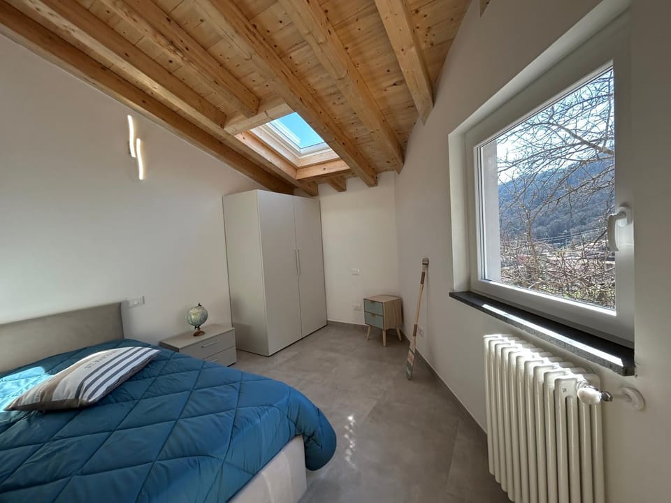 Bed, Natural landscape, Photo of the whole room, Bedroom