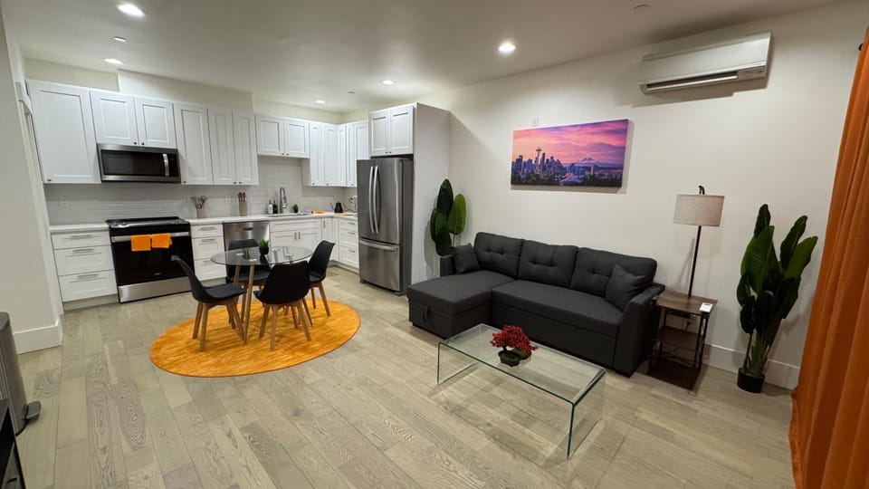 Modern Meets Cozy in Federal Way Apartment in Federal Way