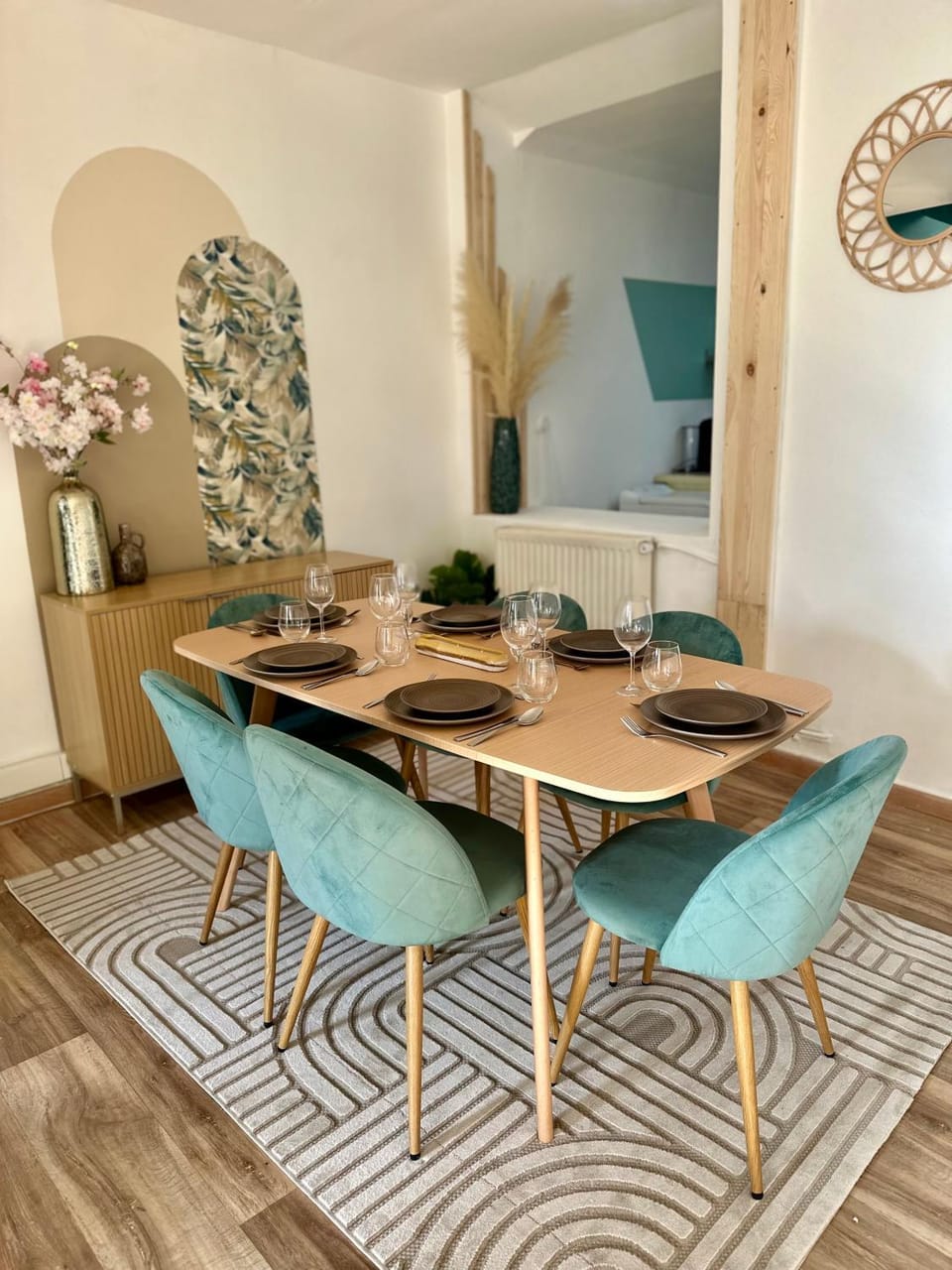 Dining area, Meals