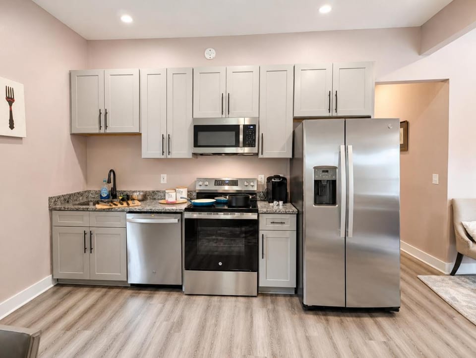 Coffee/tea facilities, Dining area, internet, microwave, oven, stove, kitchen