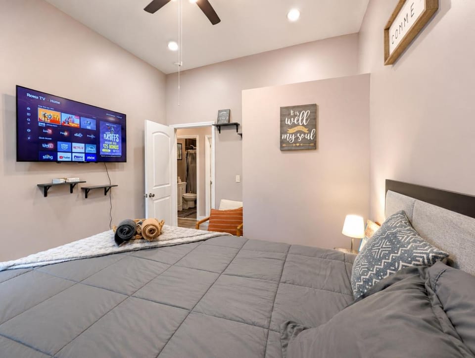 Bed, TV and multimedia, Bedroom, internet, towels, wardrobe