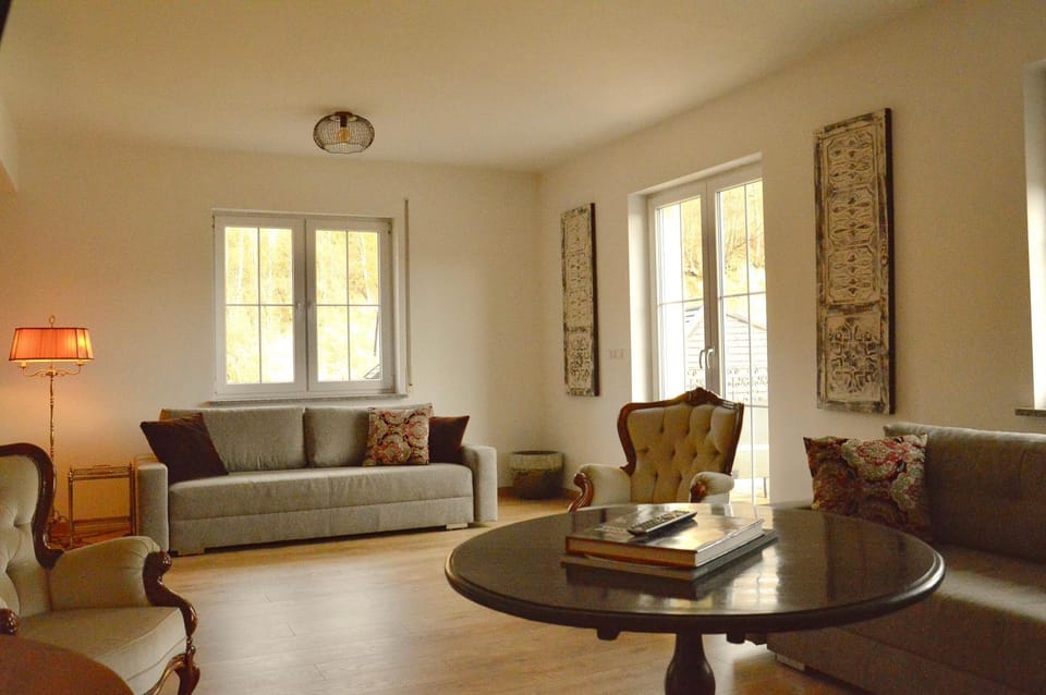 Living room, Seating area