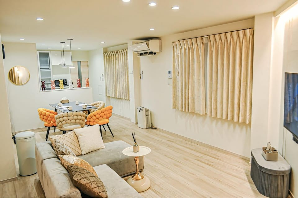TV and multimedia, Living room, Seating area, Dining area, air conditioner