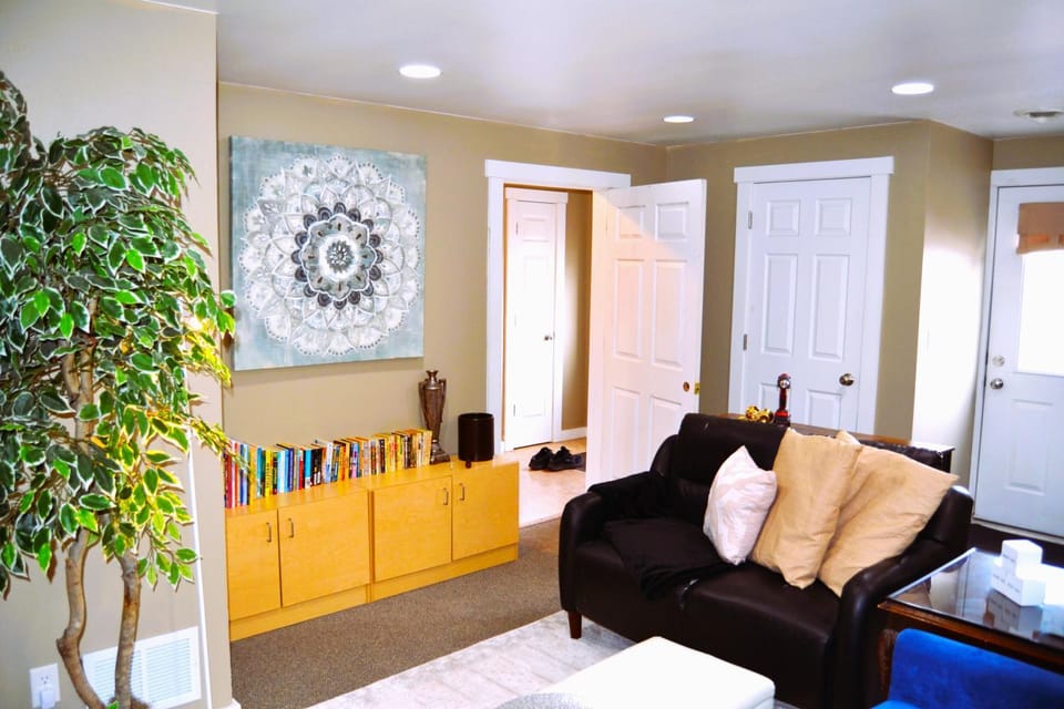 Cozy Nest 4 A Beautiful Room to Rent Apartment in Grand Forks