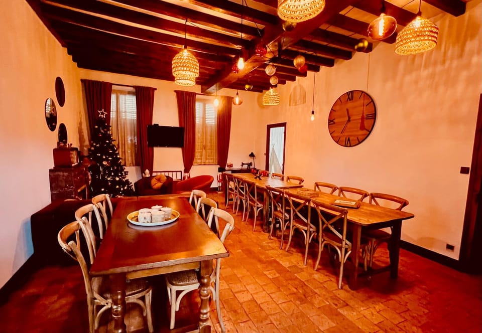Living room, Banquet/Function facilities, Seating area, Dining area